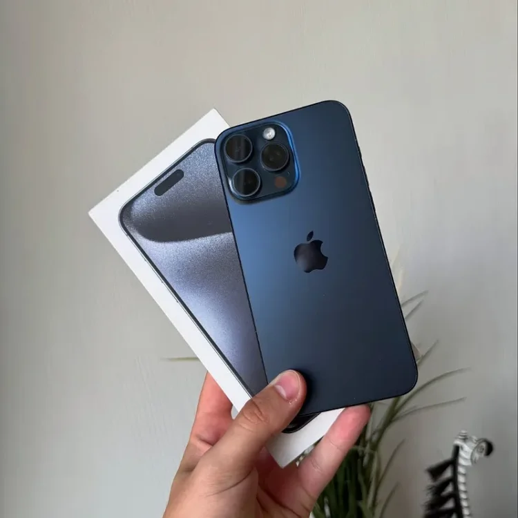 گوشی موبایل طرح اپل مدل iphone 15 pro max ساخت شرکت کلون دو سیم کارت رم 6 (حافظه نمایشی 512 گیگابایت)